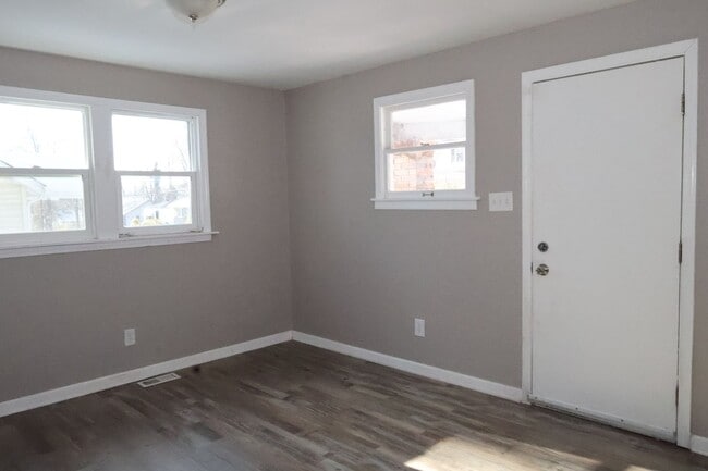 Photo - 5460 Hamilton Ave