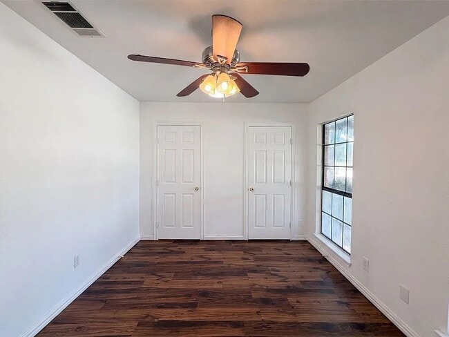 Photo - 1613 Mullins Dr