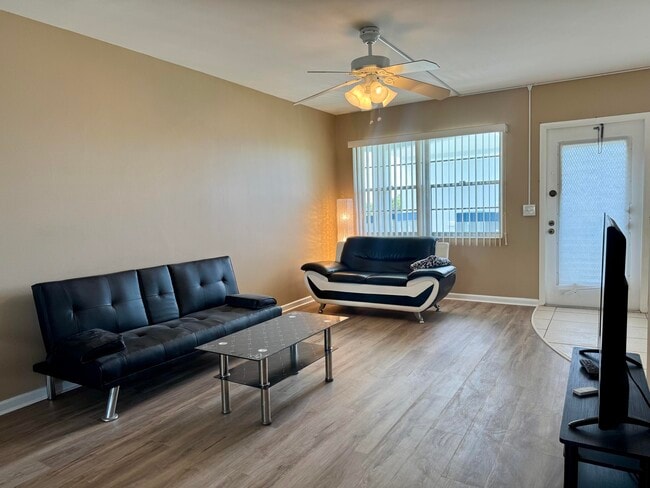 Photo - 4019 Lincoln A