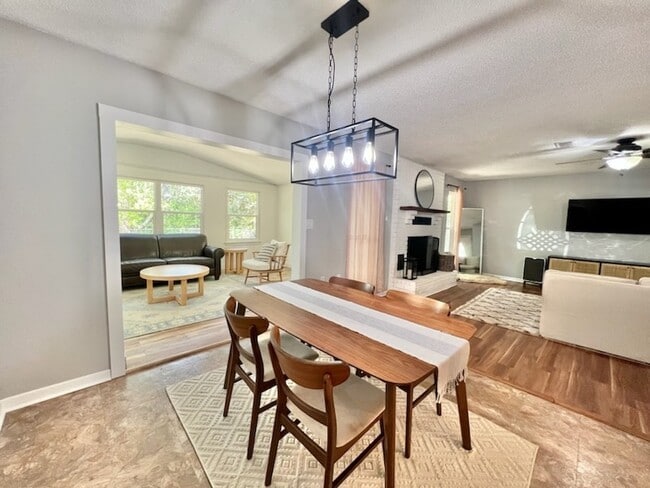 Photo - 2849 Penn St