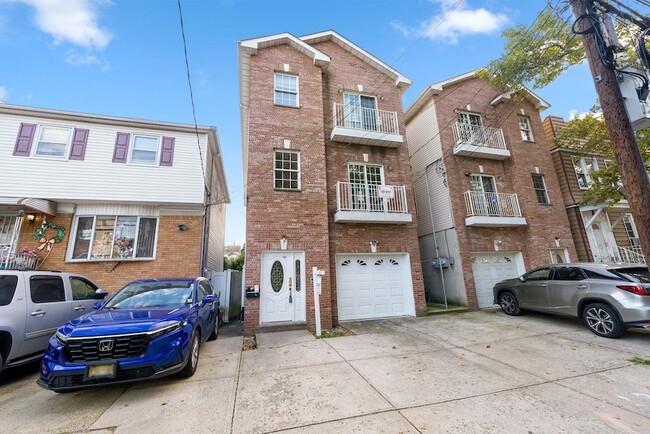 Photo - 261 Lexington Ave Unit 2