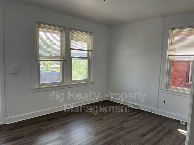 Photo - 119 E Scull St