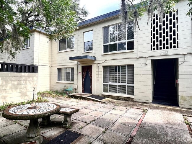 Building Photo - 1303 NW 6th St Unit 4 Rental