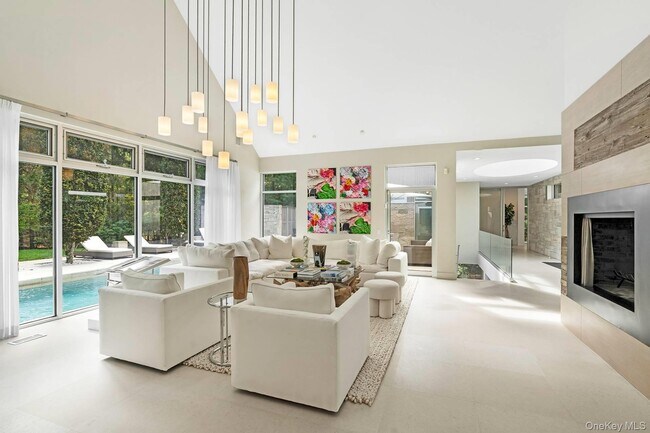 Photo - 7 Rolling Wood Ln