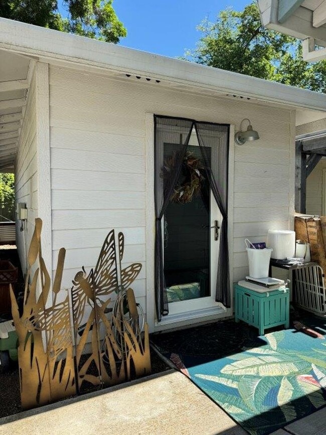 Building Photo - Studio Cottage in North Davis