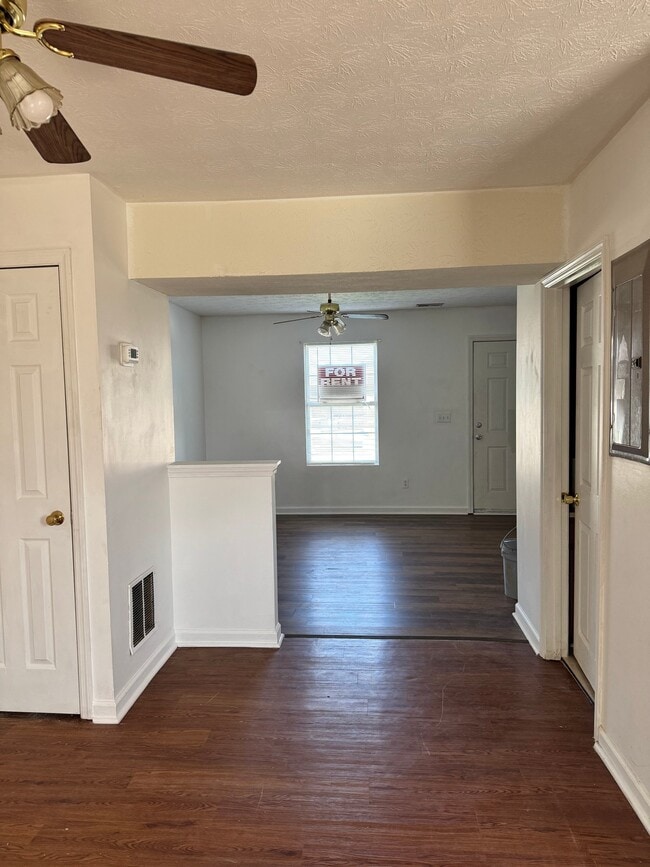 Photo - 910 Weeping Willow Dr Unit 6