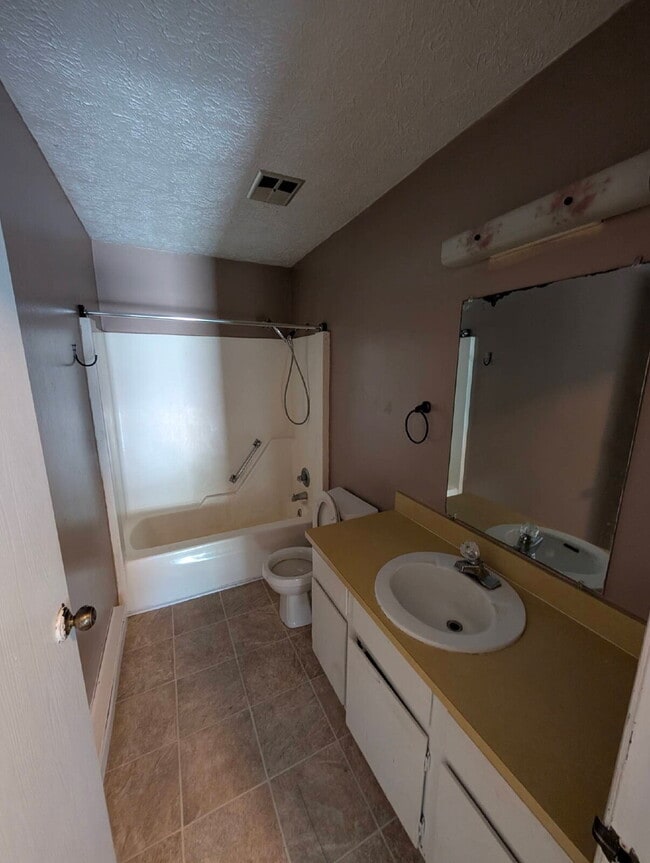 Photo - 719 Peachtree Pl