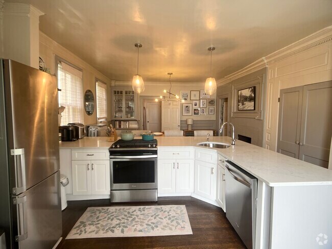 Building Photo - 64 Bartlett St Unit 2 CO Rental