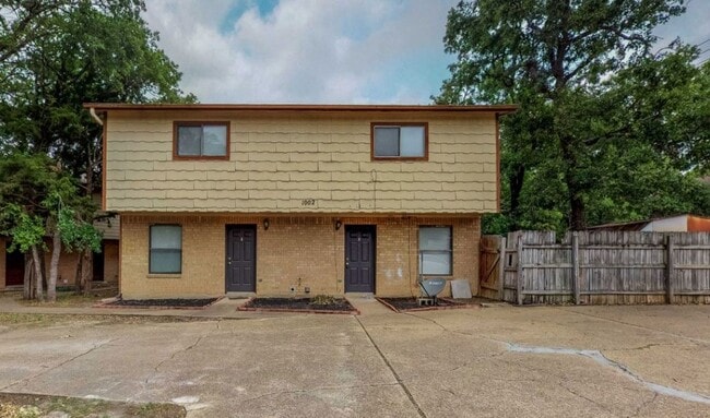 Building Photo - 1002 Verde Dr