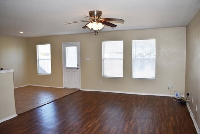 Photo - "Great 3-2-2 Home with Open Floor Plan and...