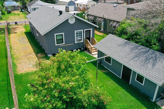 Photo - 824 West Dr