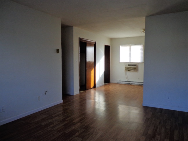 Building Photo - 713 Cedar Dr Rental