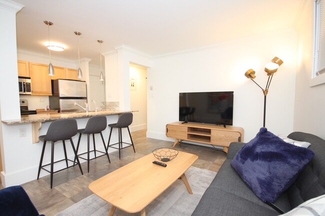 Photo - 10172-10113 113 St Unit 1