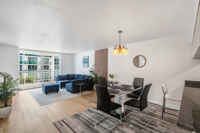 Photo - 1 SE 12th St Unidad FL15-ID1256813P