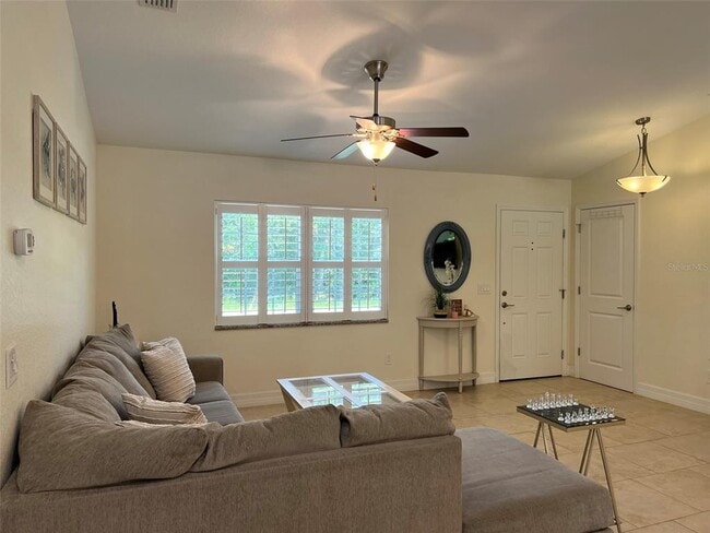 Photo - 1087 Petronia St