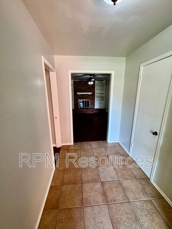 Photo - 1420 NE 1st St