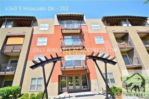 Building Photo - Beautiful 2 Bedroom Holladay Condo! Unit 202