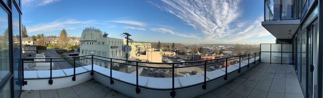 Photo - 901-901 Lougheed Hwy.