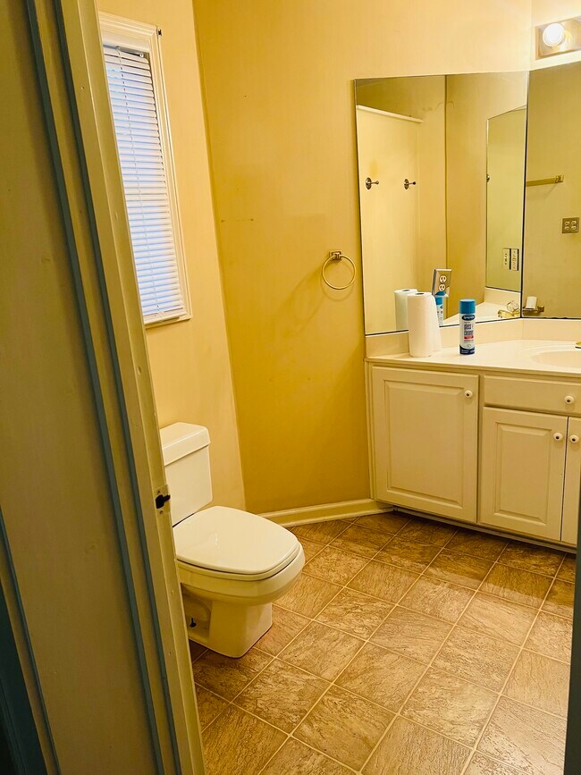 Photo - 1040 Roundknob Ave