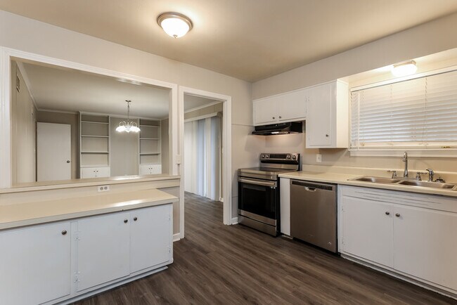 Photo - 5544 Wayneland Dr