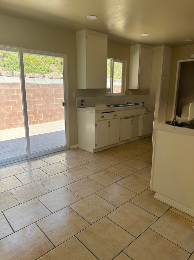 4692 Tajo Dr
