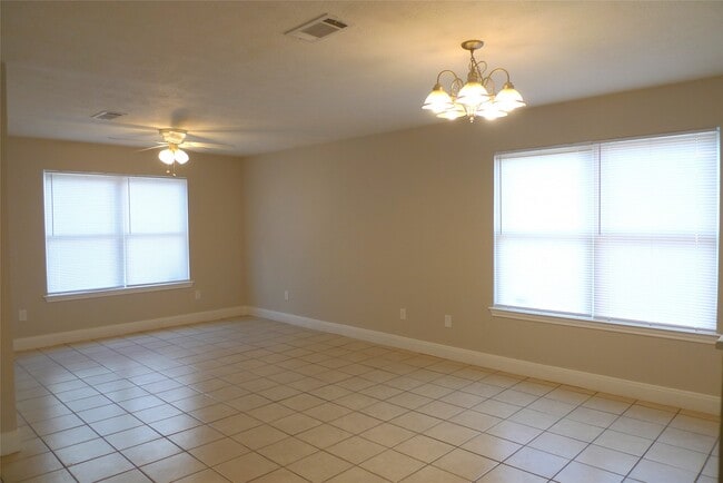 Photo - 19939 Great Elms Dr