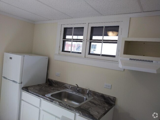 Building Photo - 16 Oak St Unit 16 Oak Street up Rental