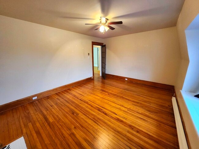 Photo - 562 Edward Ave Unit 5