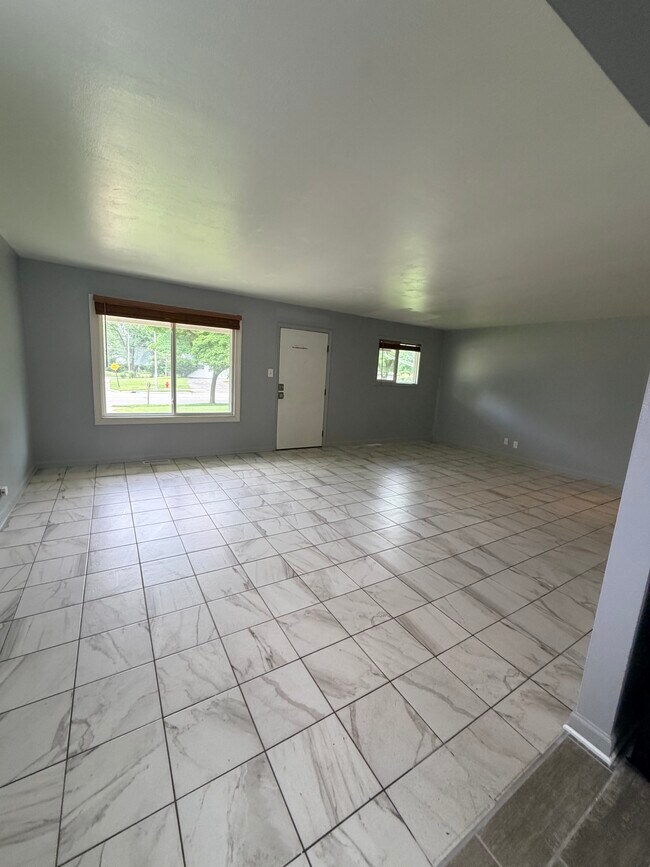 Photo - 133 W Briarcliff Rd