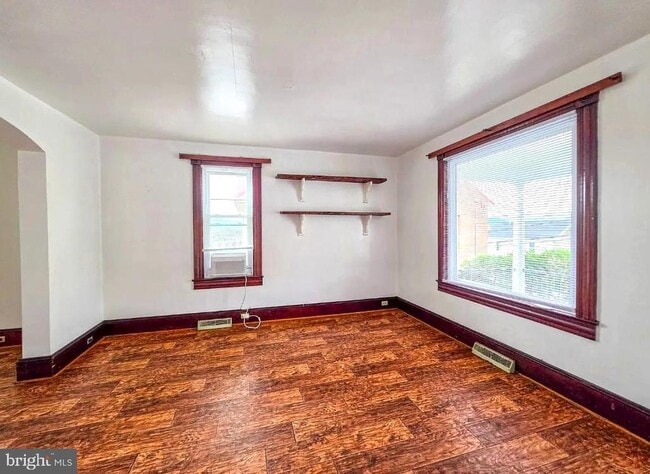 8 N Virginia Ave