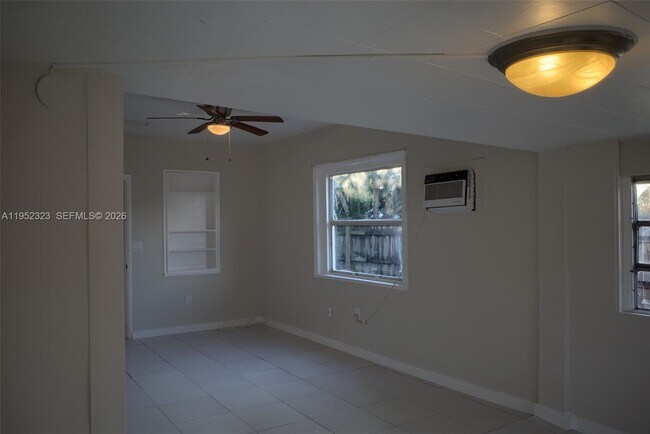 Photo - 43 SW 11th St Unidad W