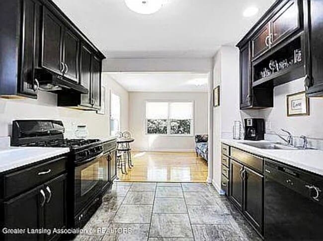 Photo - 331 W Saginaw St Unit Bedroom # 1