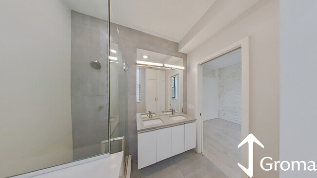 Photo - 2 Worthington St