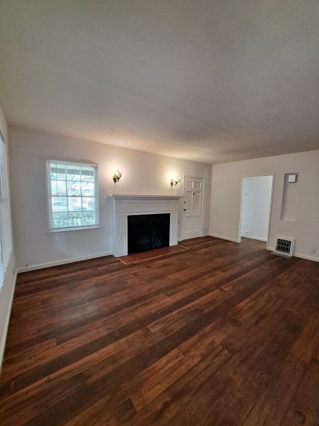 Building Photo - 330 S Sparks St Rental