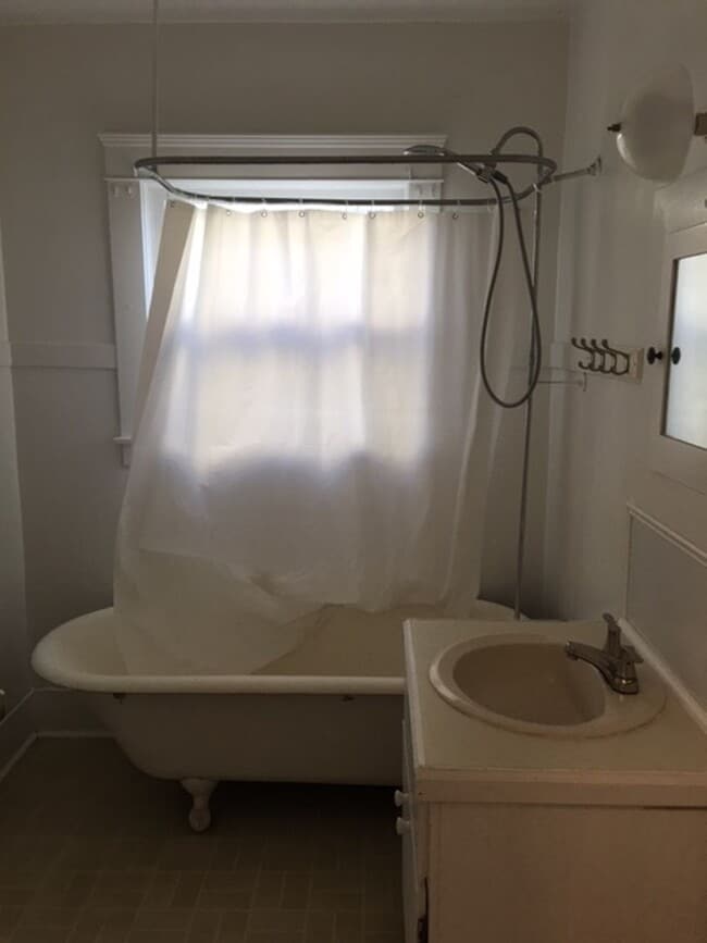 Photo - 2 B/R 1 B/A House in Marysville AVAILABLE NOW!