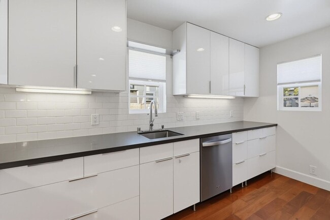 Photo - 1470 Rosecrans St Unit 2