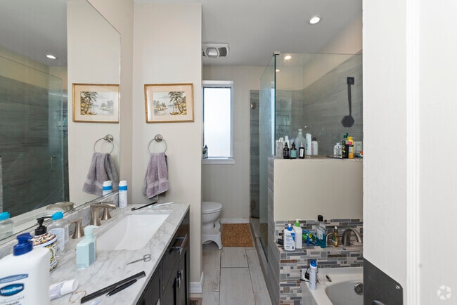 Building Photo - 1545 W Addison St Unit 2 Rental