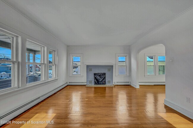 Photo - 1509-1511 N Webster Ave