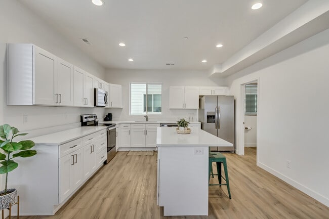 Photo - 238 W Paramount Ave