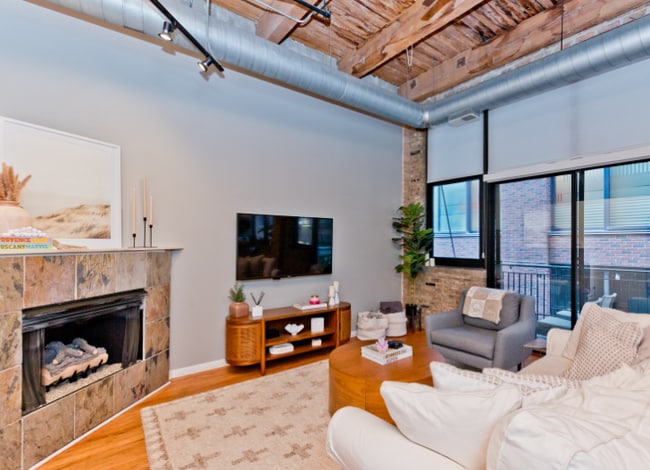 Building Photo - 215 N Aberdeen St Unit 2 bed in west loop