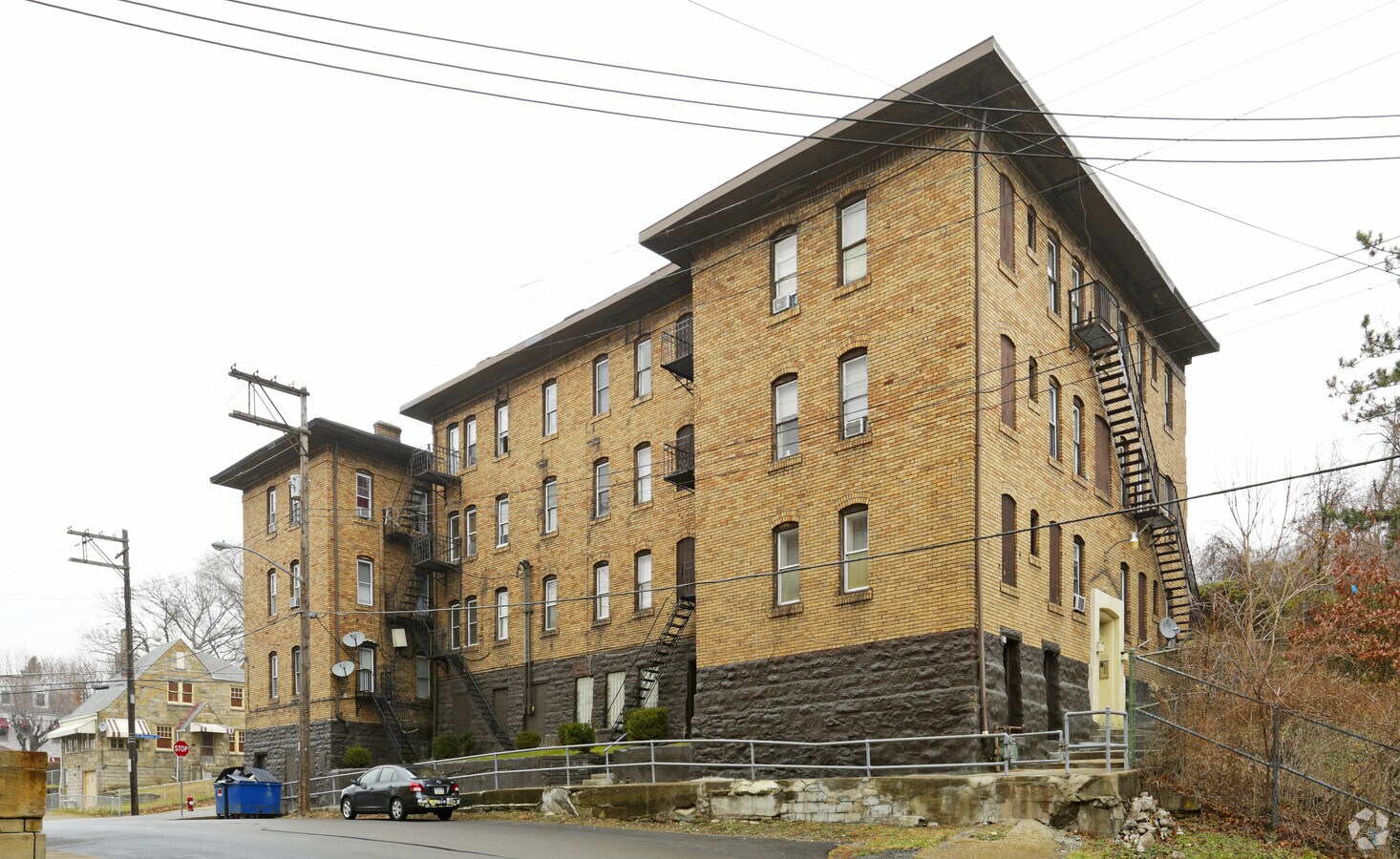 200 E Elizabeth St - 200 E Elizabeth St Apartments
