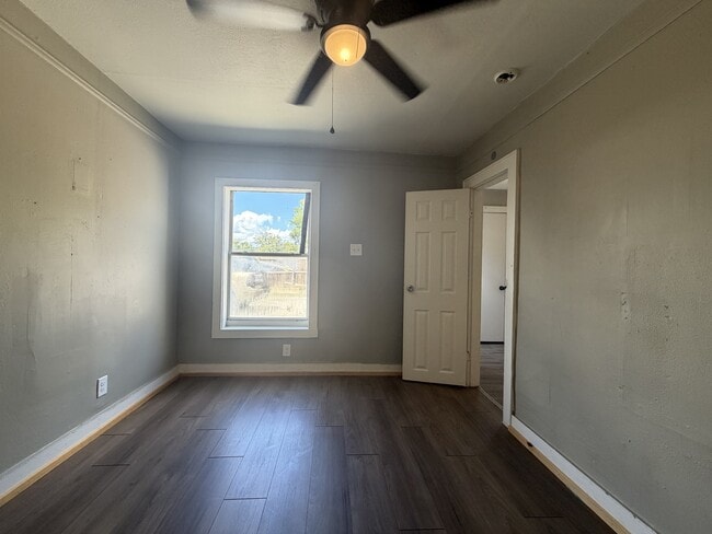 Photo - 407 Henry St Unit 1