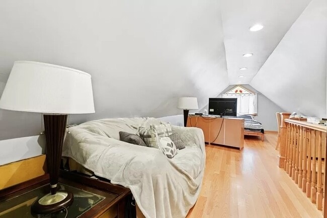 Building Photo - 1818 N Albany Ave Unit 2