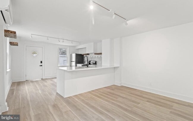 Photo - 715 E Haverford Rd