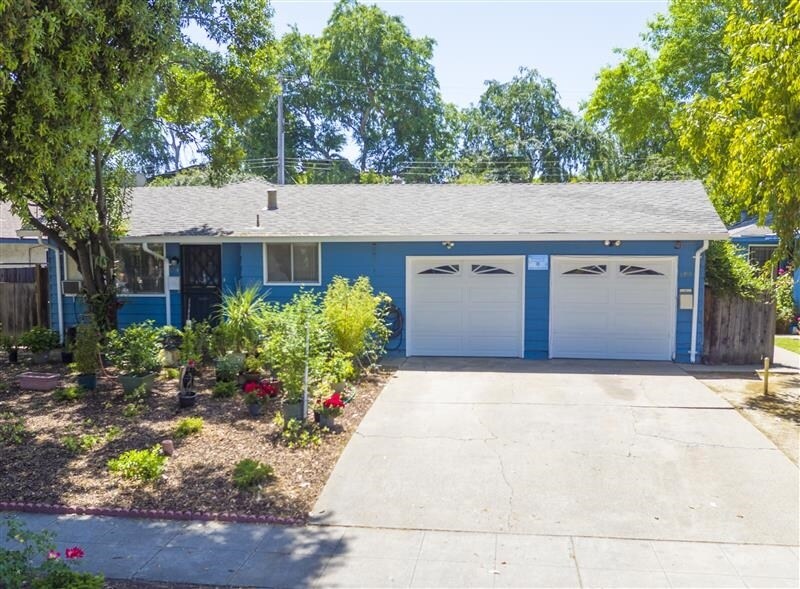 Photo - 203-205 Roundtable Dr