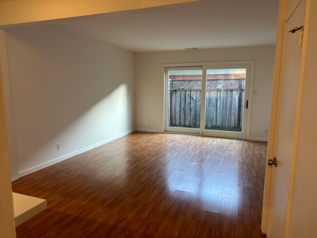 Photo - EPIC REA: 2 BR/1 BA Townhome w/ 1 Parking in Great Corte Madera