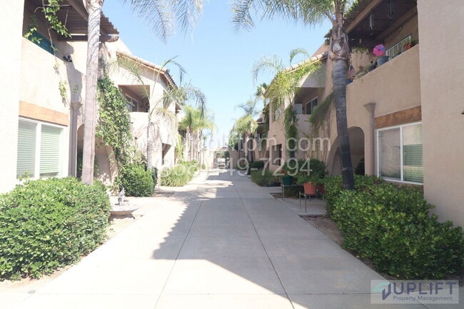 Building Photo - 115 6th St Unit 203