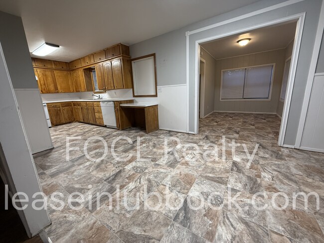 Photo - Large 3/2 with 2 living areas