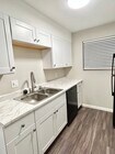 Explore este elegante espacio de cocina, diseñado para una vida moderna y un entretenimiento sin esfuerzo.