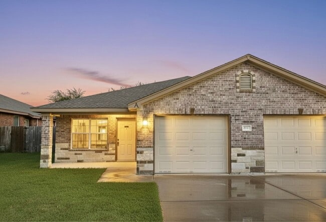 Building Photo - 3110 Baldwin Loop Unit A